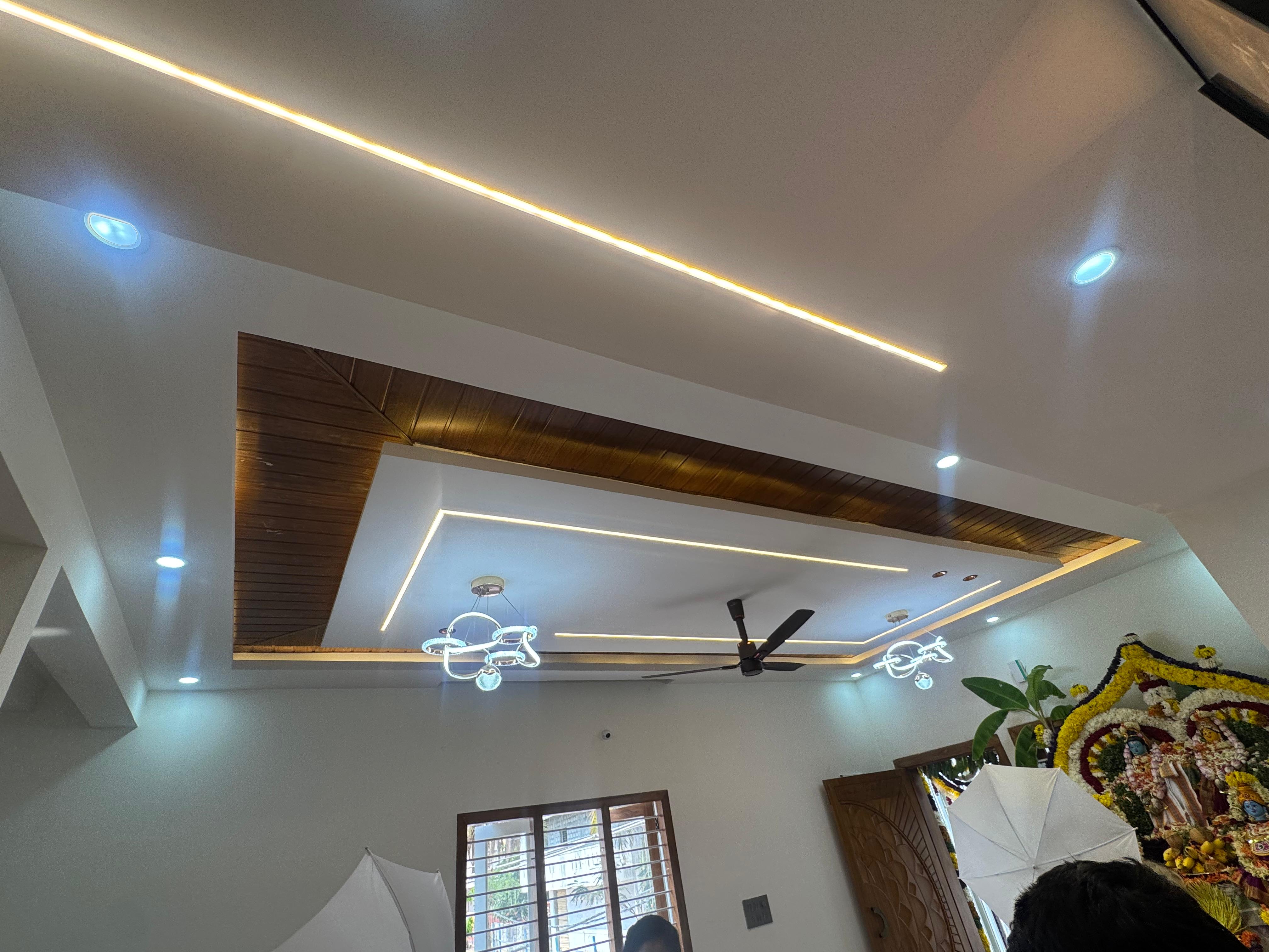 False ceiling with wood detailing and linear lights